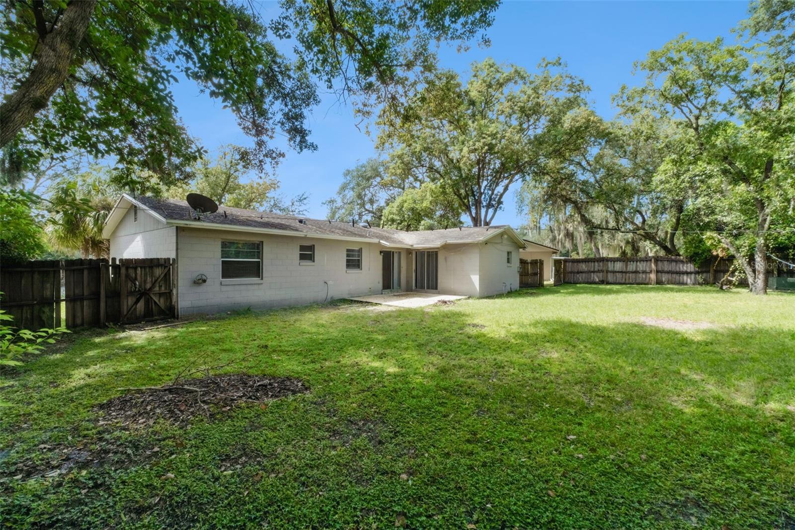 241 Loch Low Dr Property Photo 18