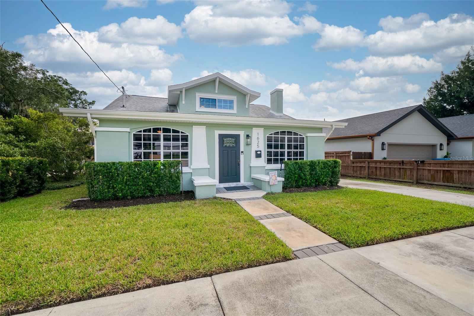 1625 S Eola Dr Property Photo 1