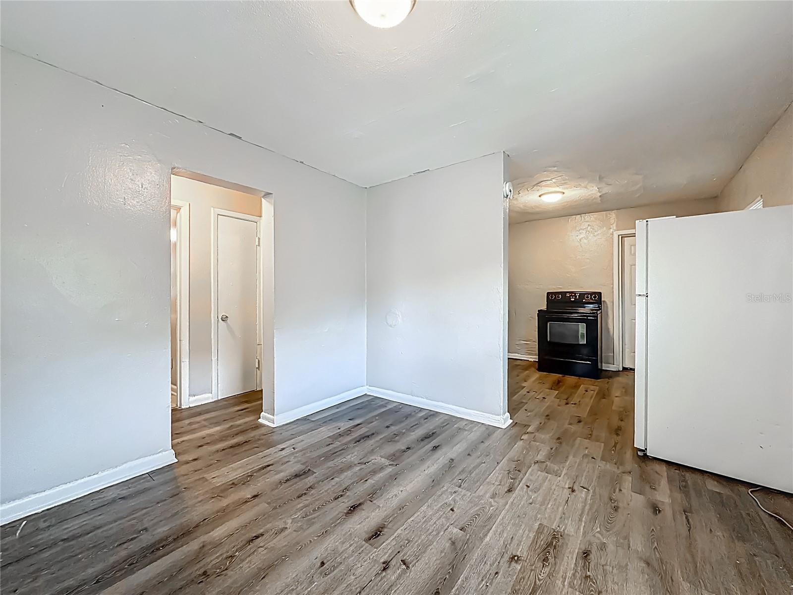 1546 Ella St Property Photo 4