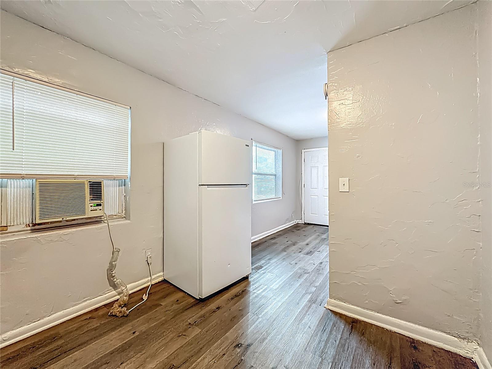 1546 Ella St Property Photo 9