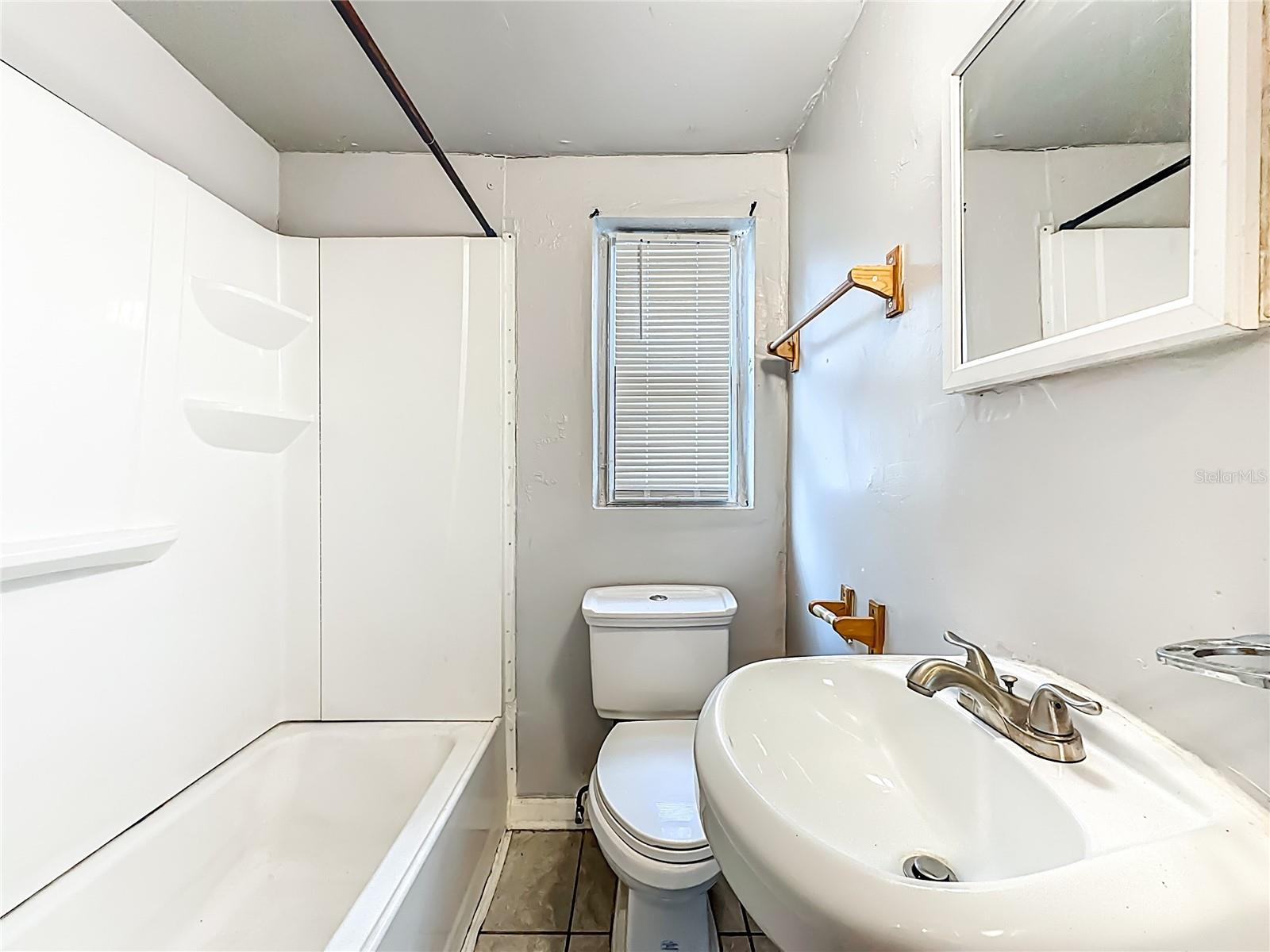 1546 Ella St Property Photo 12
