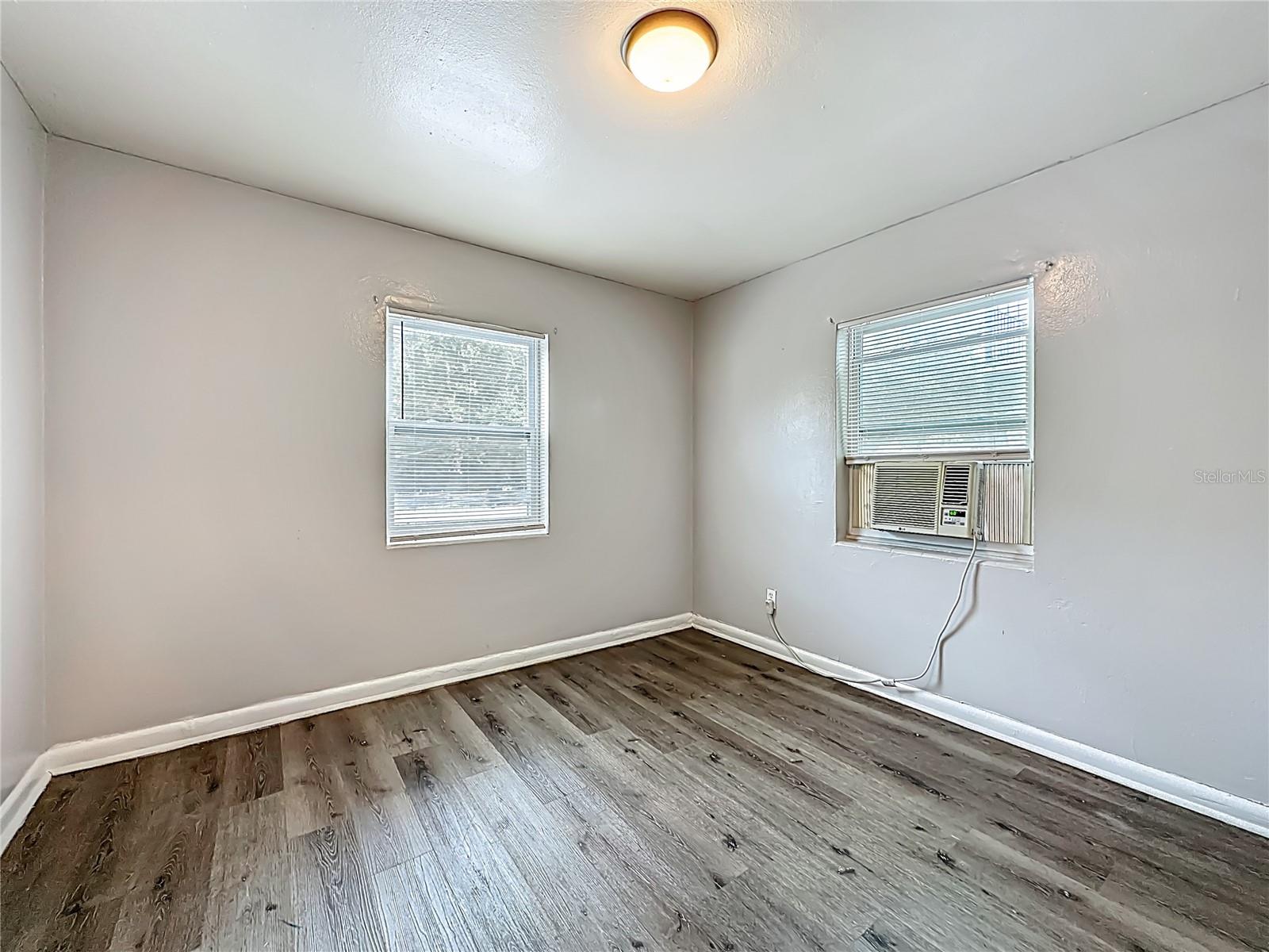 1546 Ella St Property Photo 18