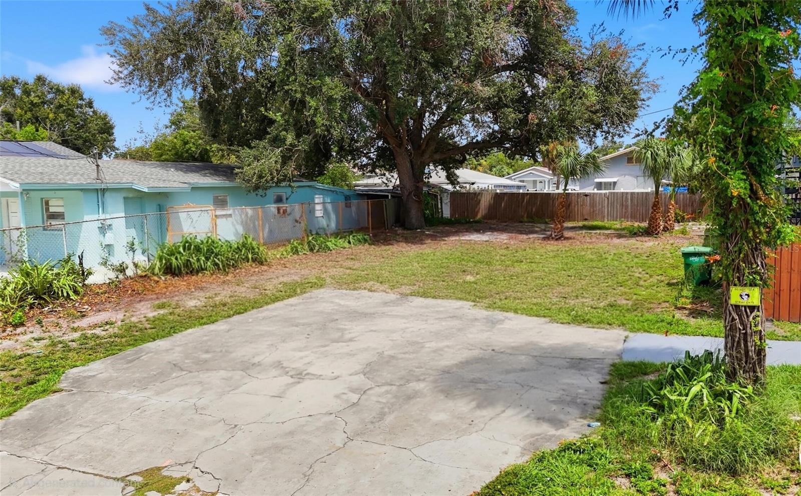 2517 W Spruce St Property Photo 8