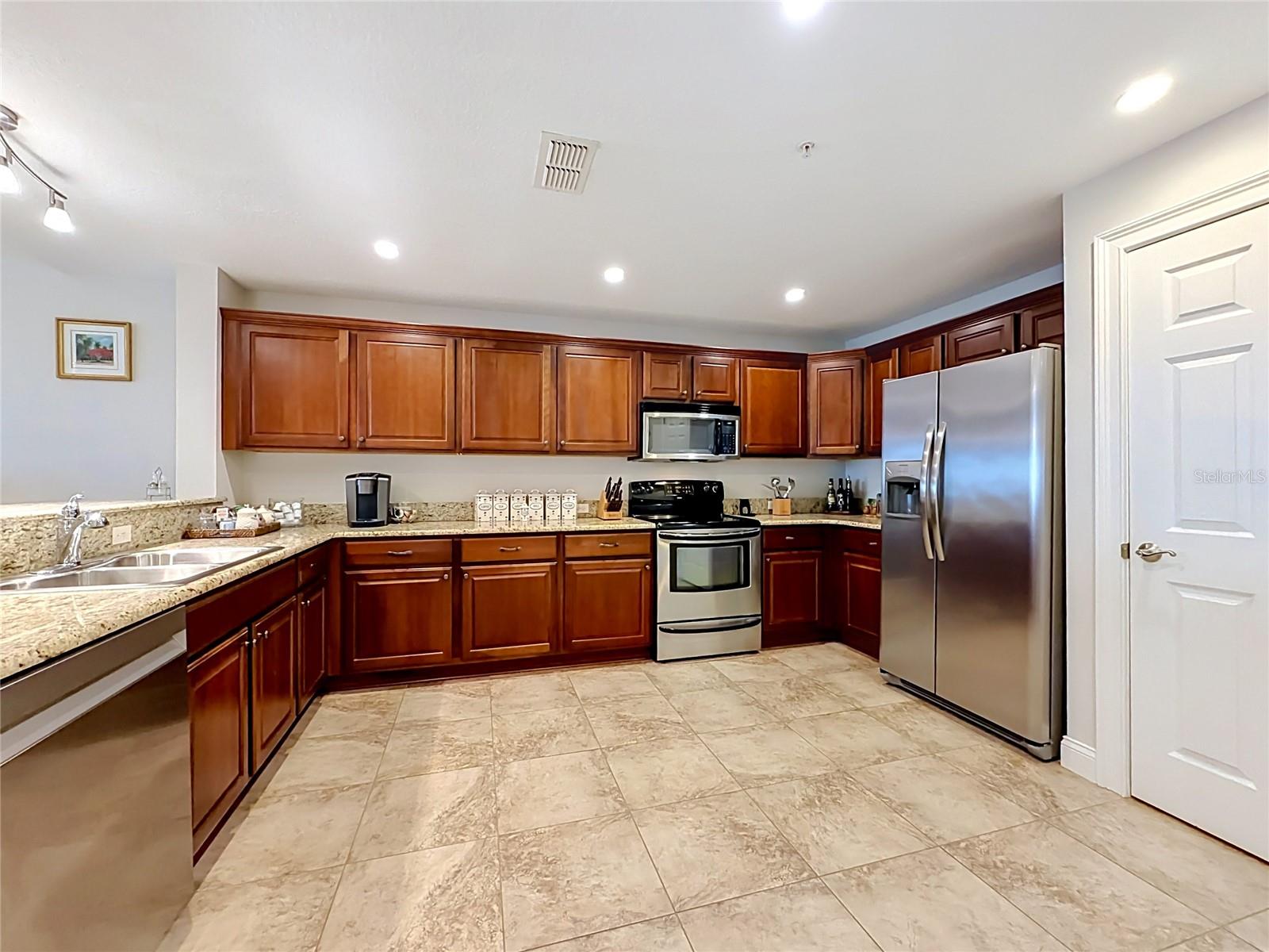 225 W Seminole Blvd #413 Property Photo 19