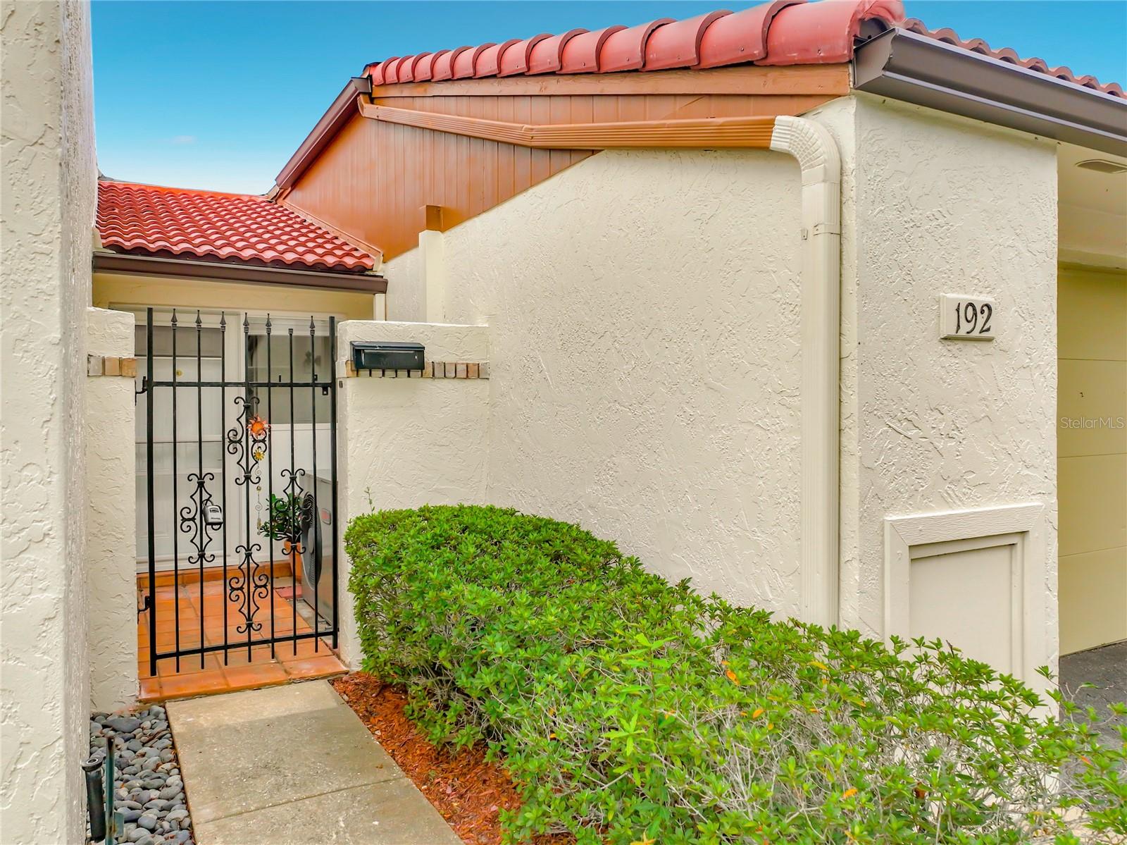 192 Balfour Dr #2 Property Photo 1