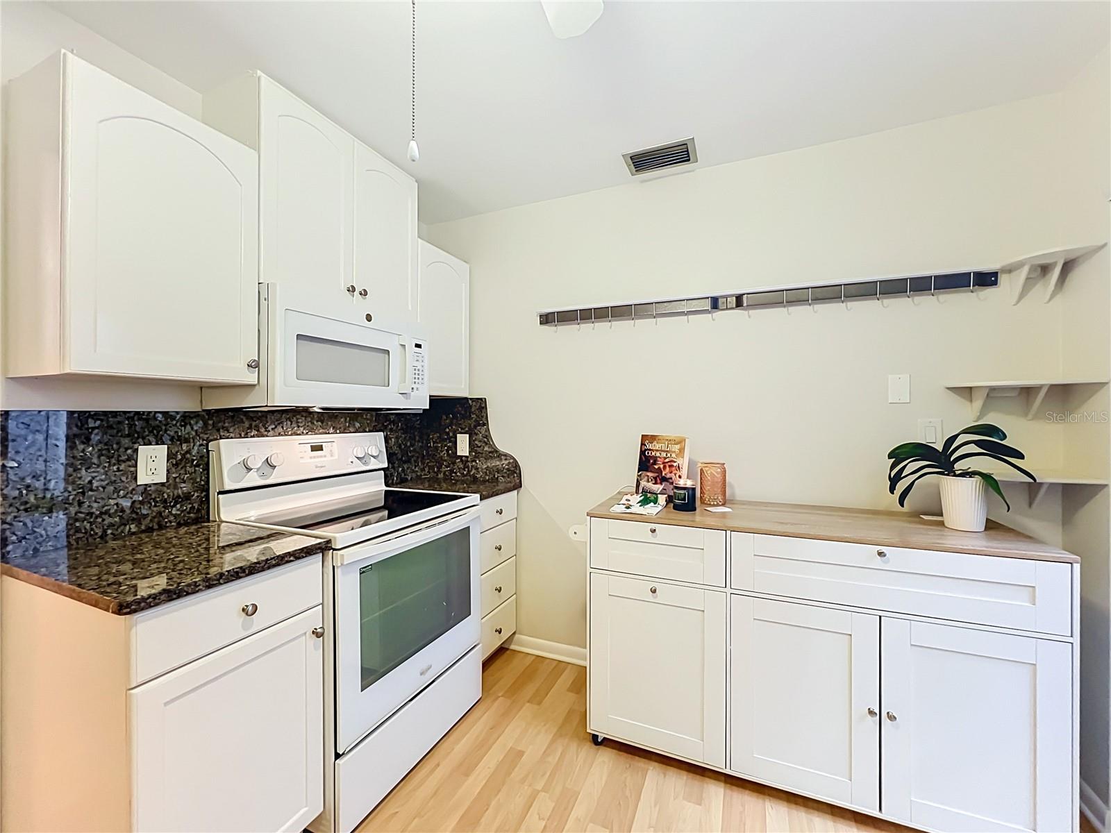 192 Balfour Dr #2 Property Photo 12