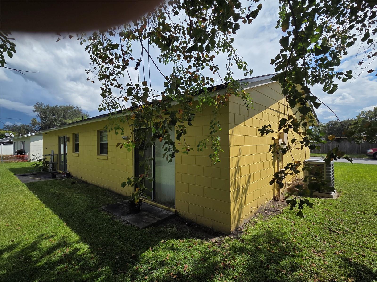221 Citrus Dr Property Photo 5