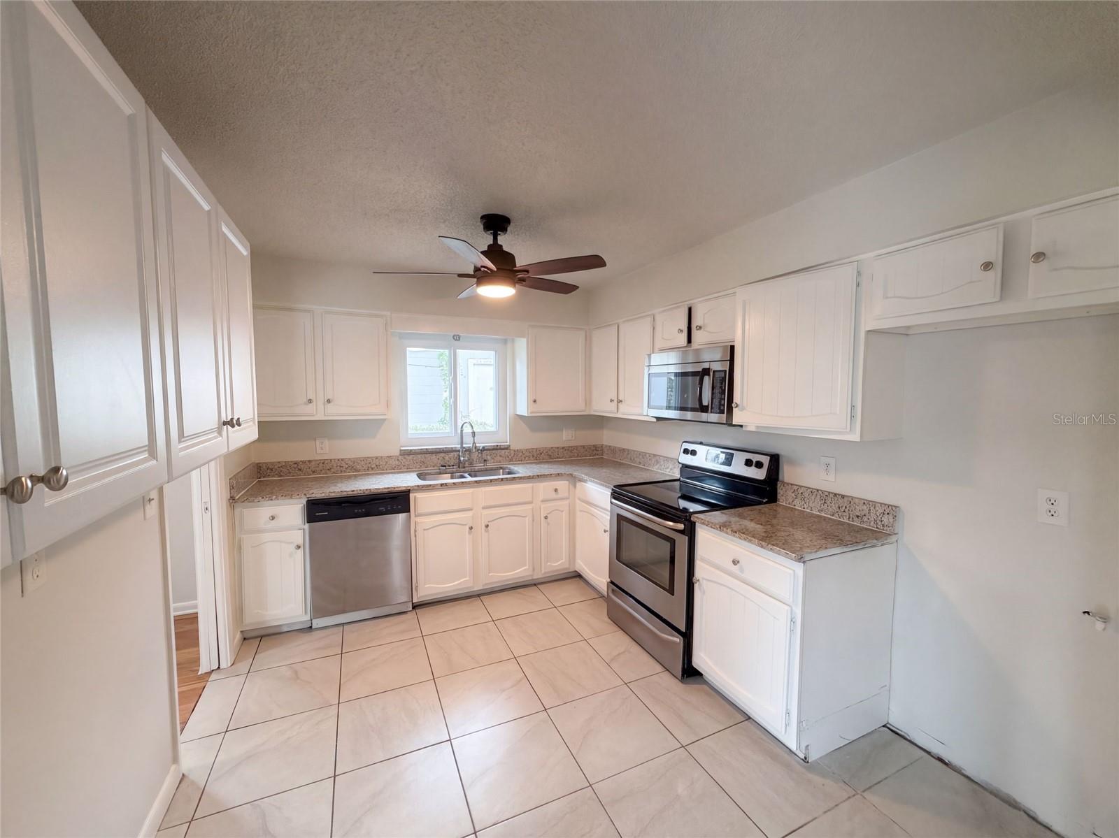 4610 Devon Ave Property Photo 2