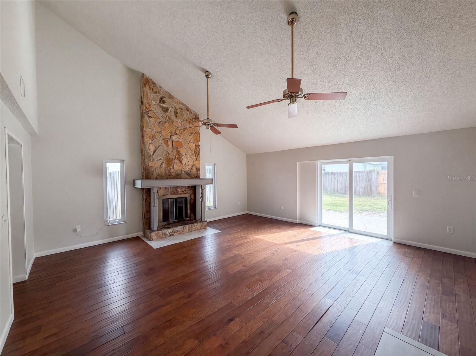 4610 Devon Ave Property Photo 3