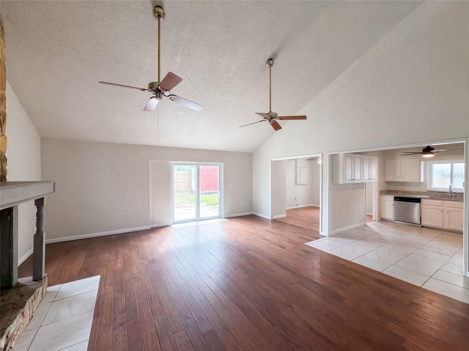 4610 Devon Ave Property Photo 8