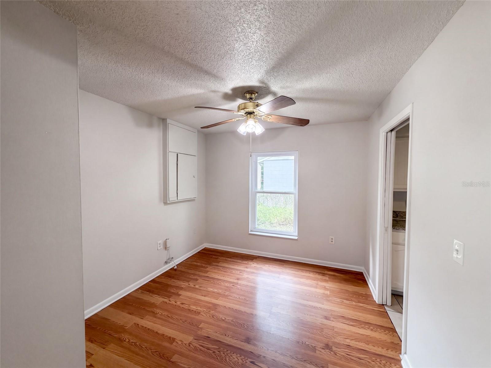 4610 Devon Ave Property Photo 9