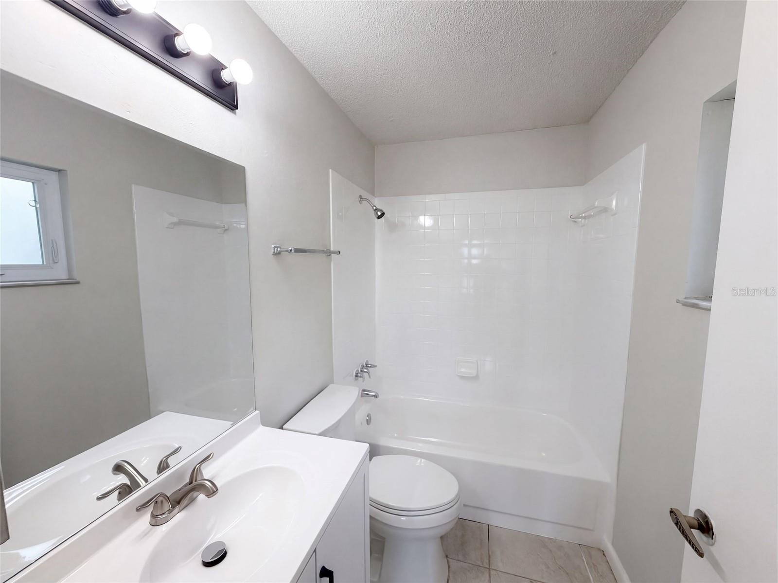 4610 Devon Ave Property Photo 12