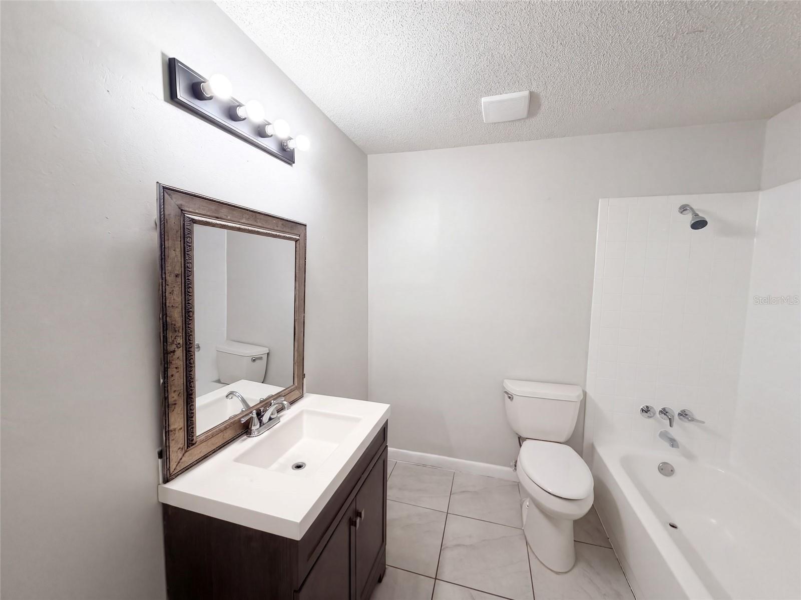 4610 Devon Ave Property Photo 14