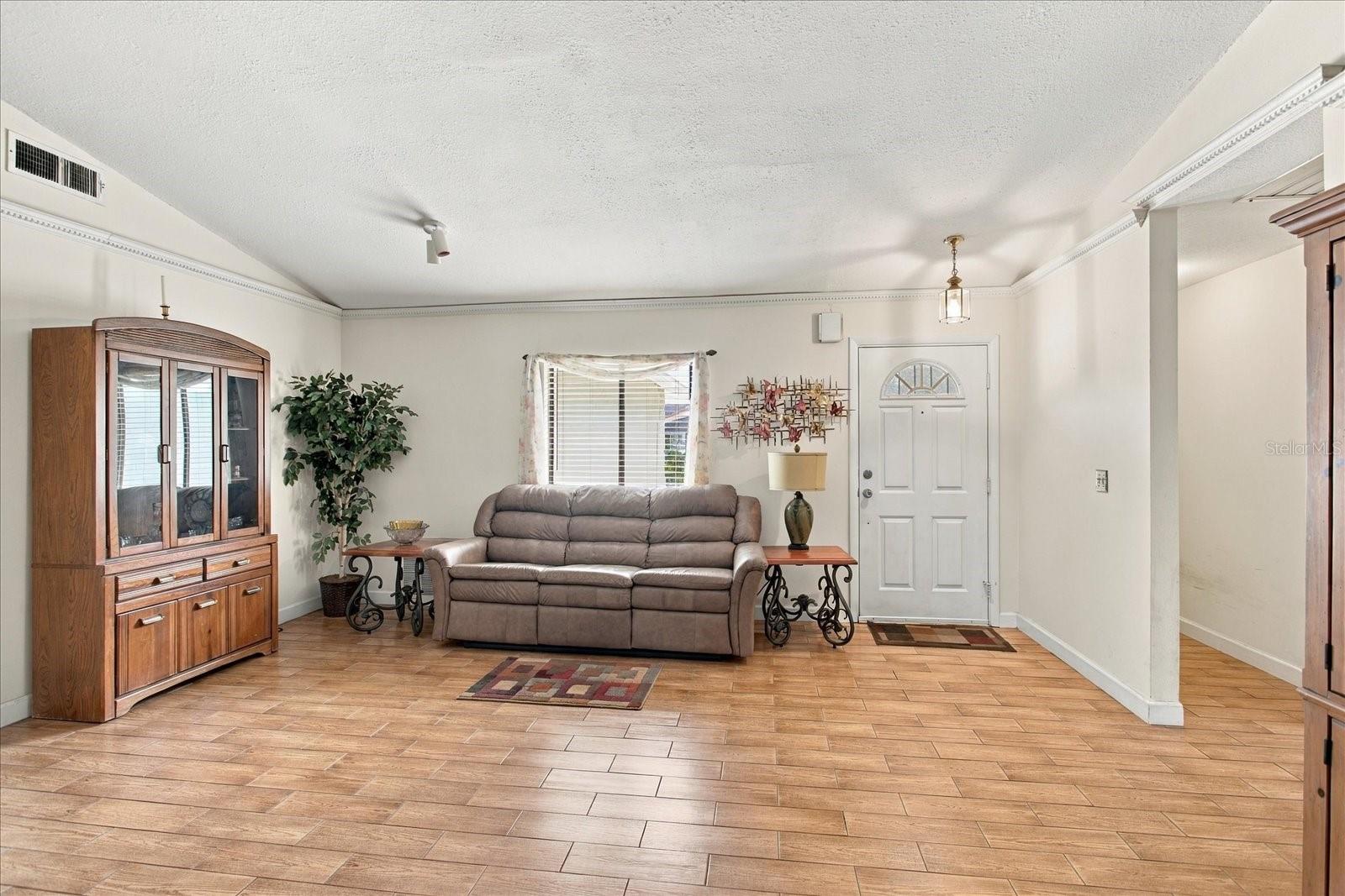 3240 Autumnwood Trl Property Photo 3