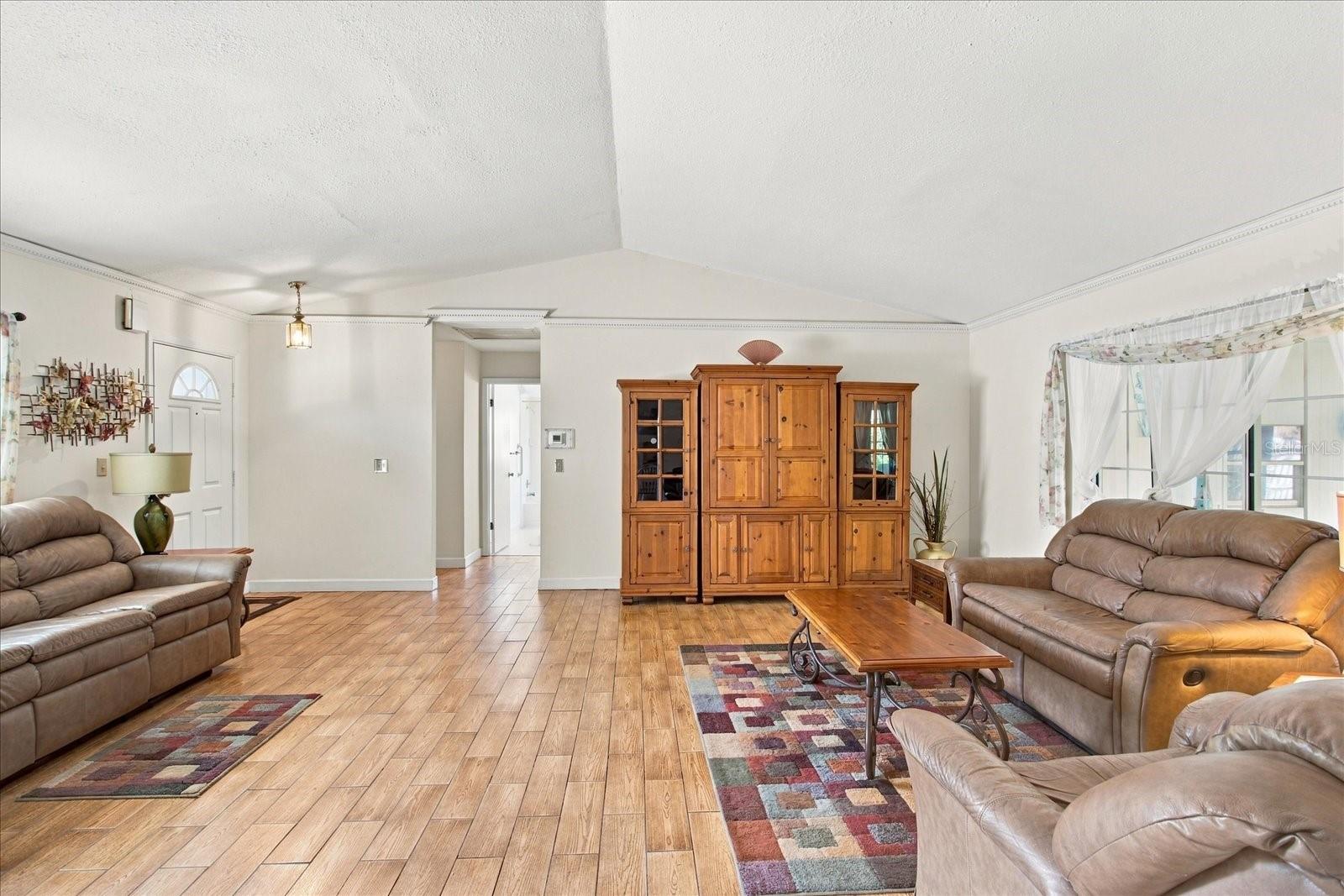 3240 Autumnwood Trl Property Photo 4