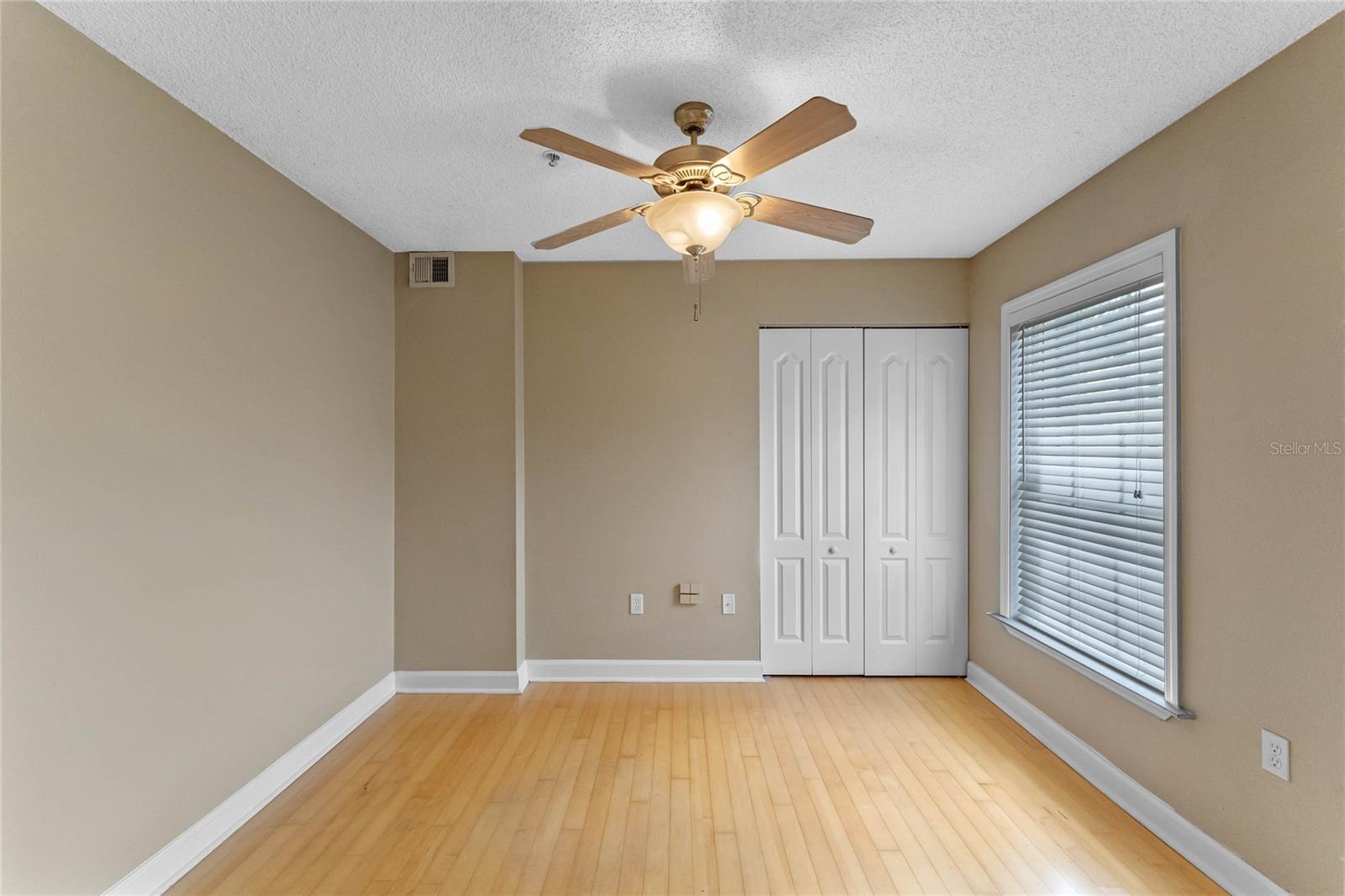 2025 Dixie Belle Dr #2025g Property Photo 4