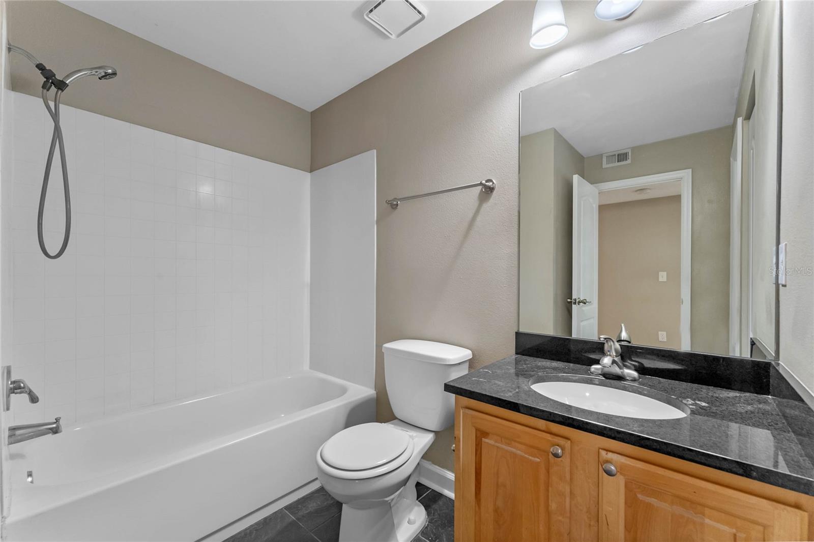 2025 Dixie Belle Dr #2025g Property Photo 11