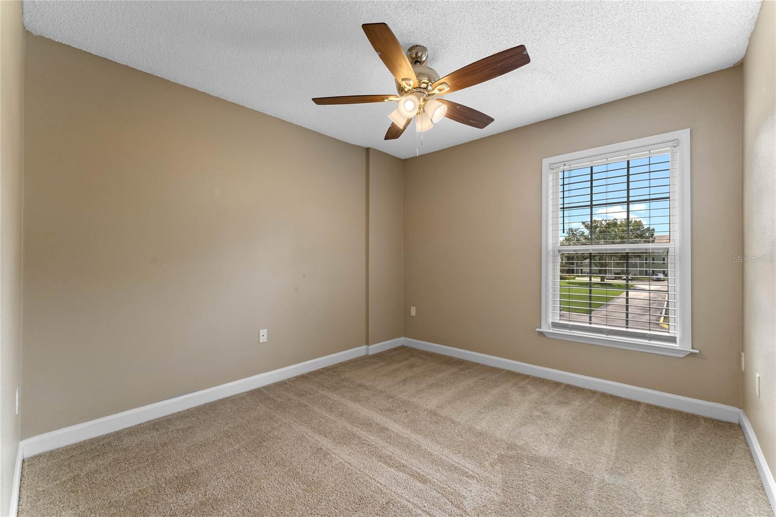 2025 Dixie Belle Dr #2025g Property Photo 12