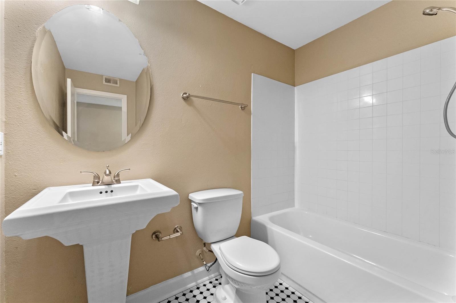 2025 Dixie Belle Dr #2025g Property Photo 13