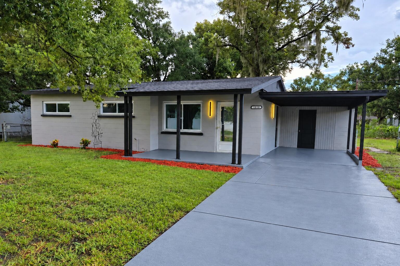 1810 E Carol Dr Property Photo 1