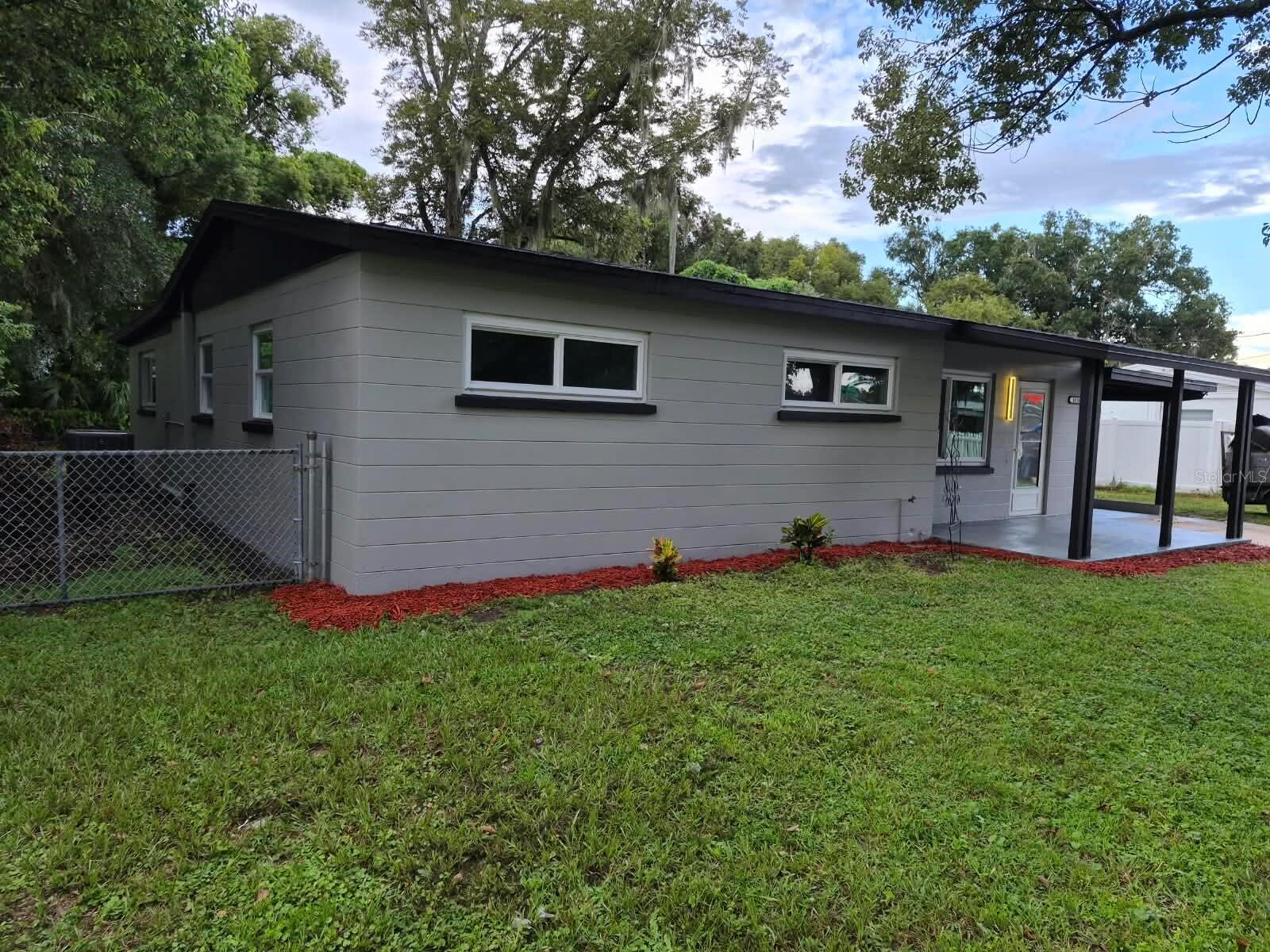 1810 E Carol Dr Property Photo 3