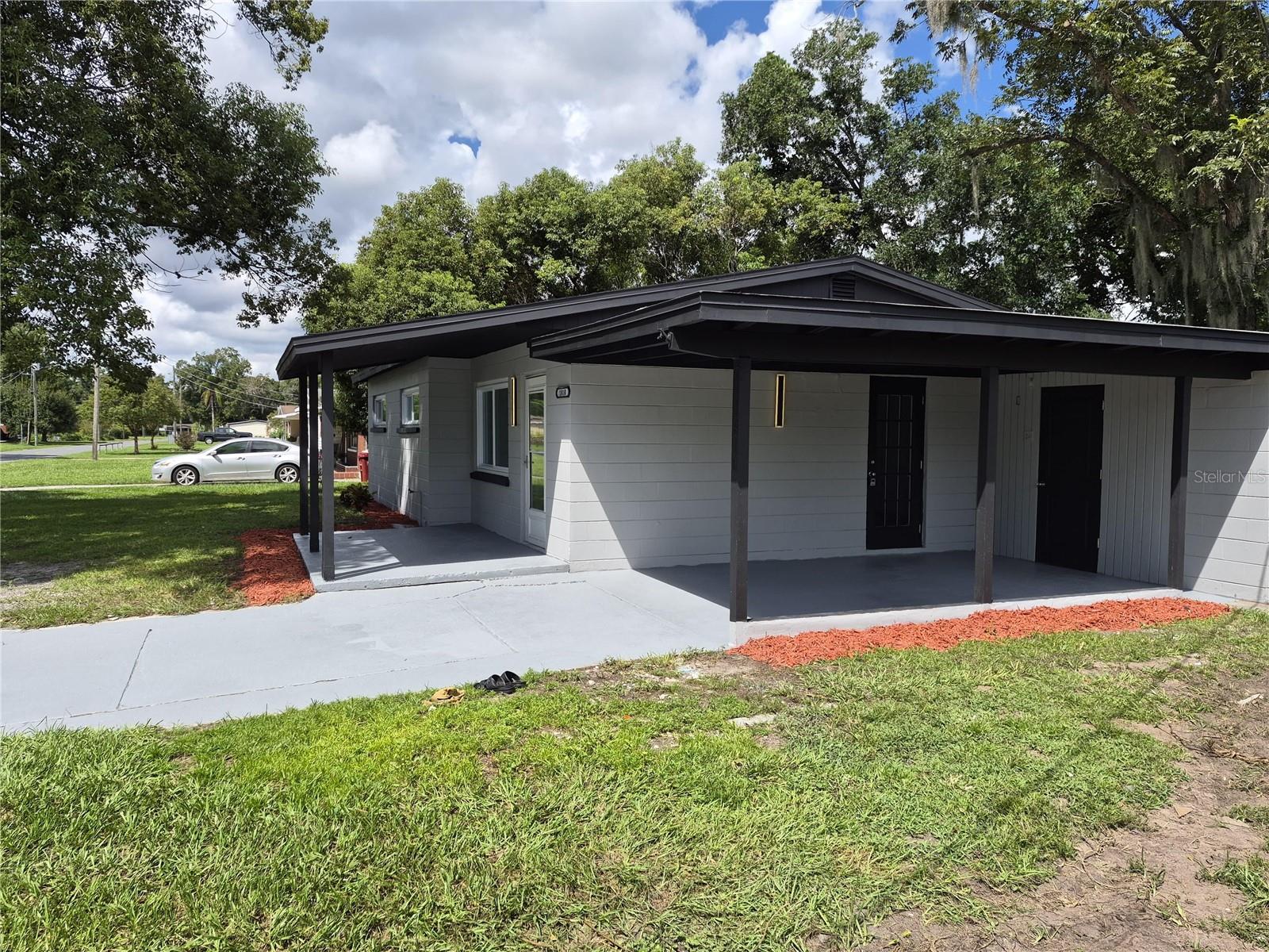 1810 E Carol Dr Property Photo 4