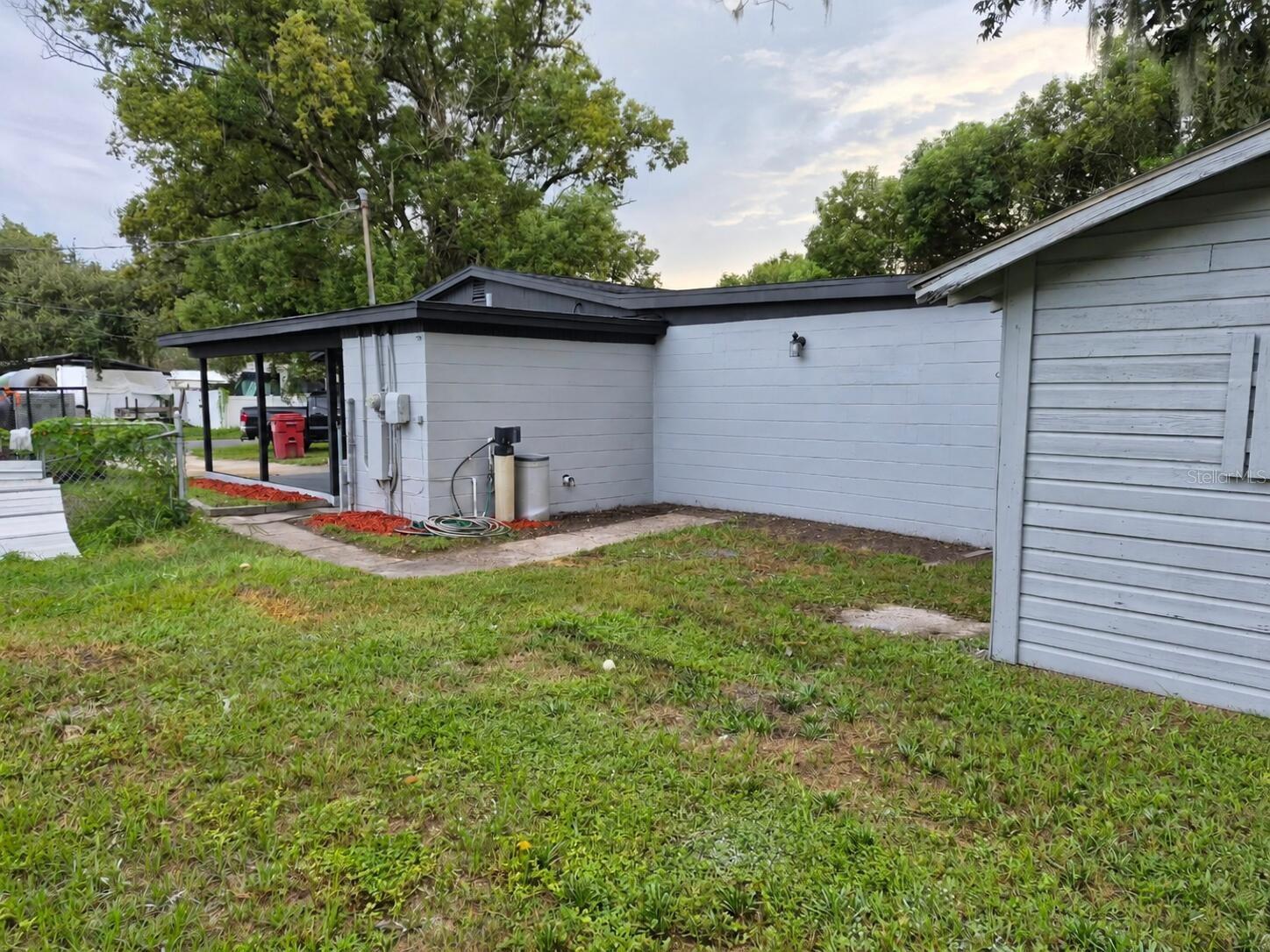 1810 E Carol Dr Property Photo 5