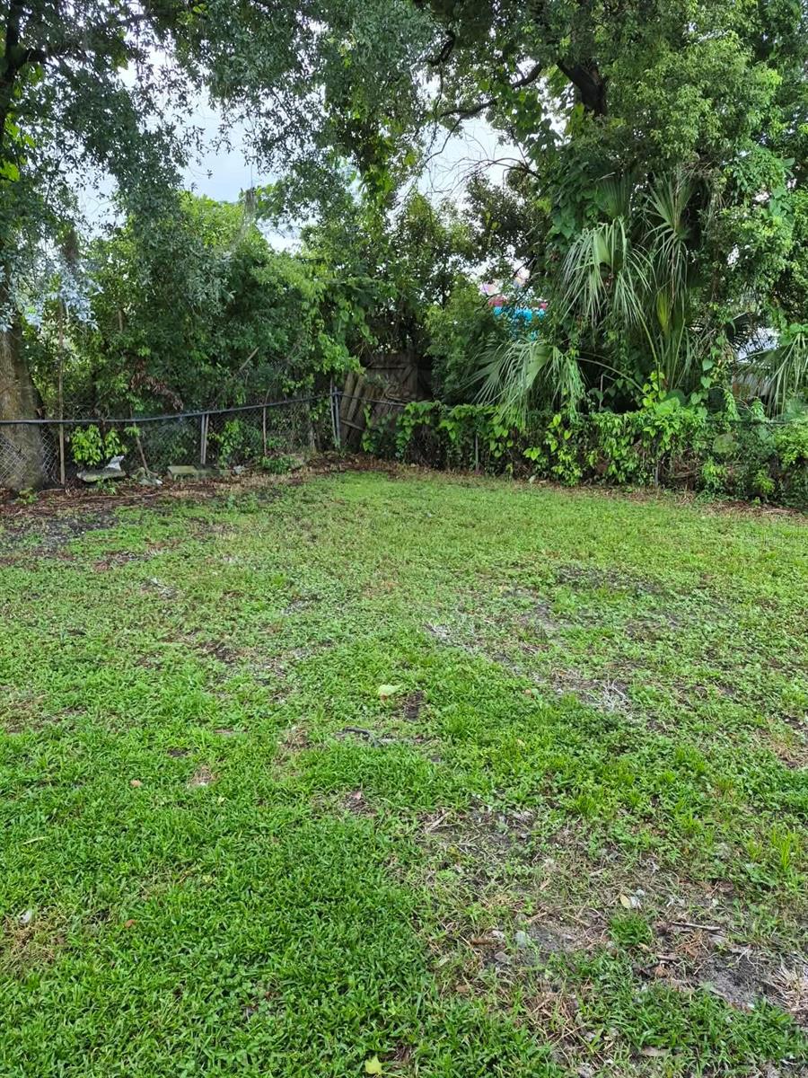 1810 E Carol Dr Property Photo 30