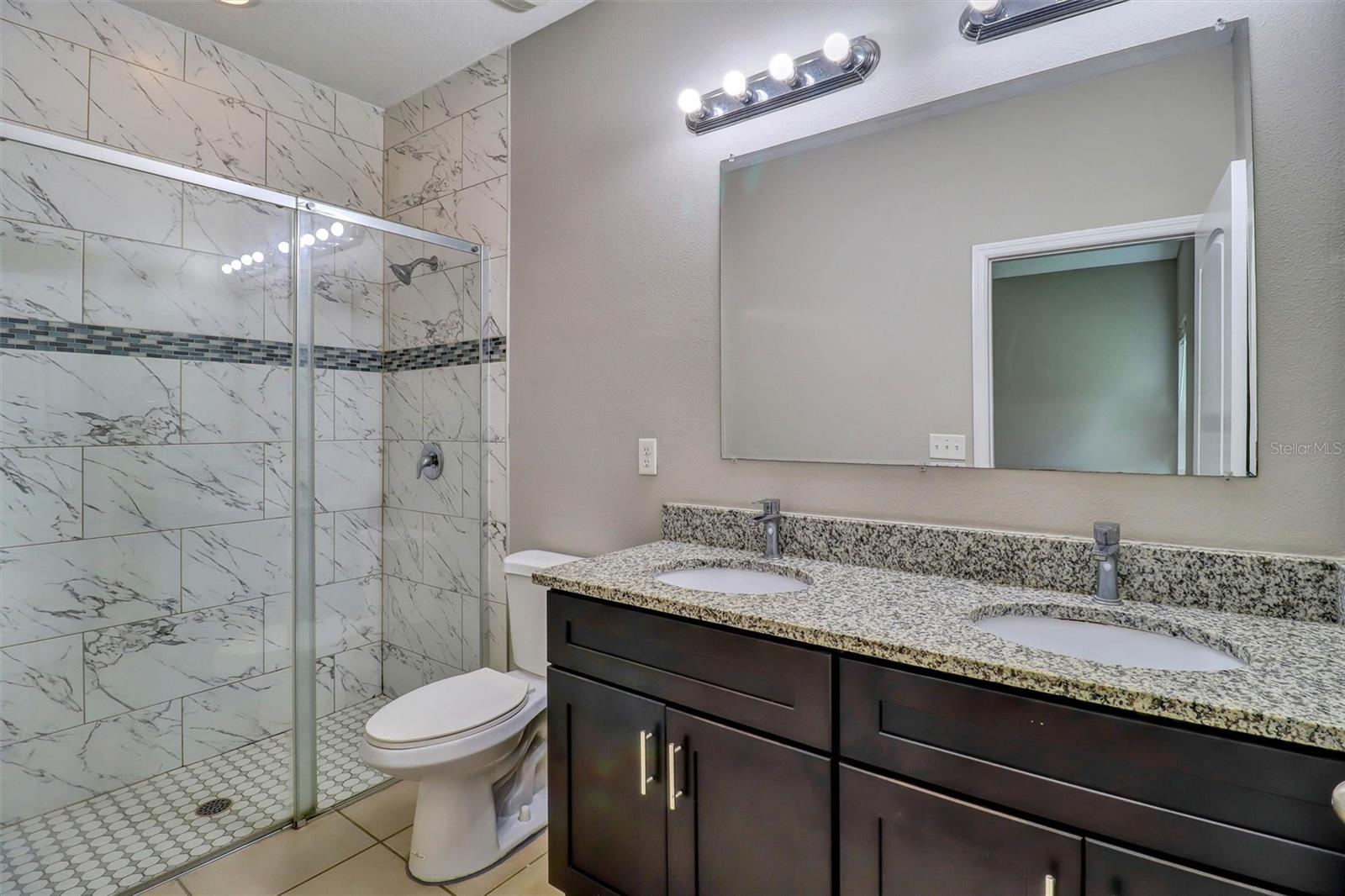 528 Finch Ln Property Photo 8