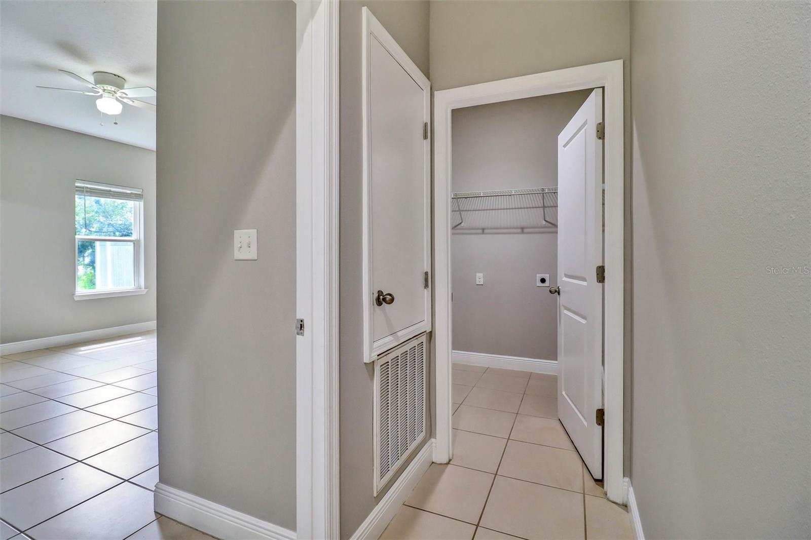 528 Finch Ln Property Photo 9
