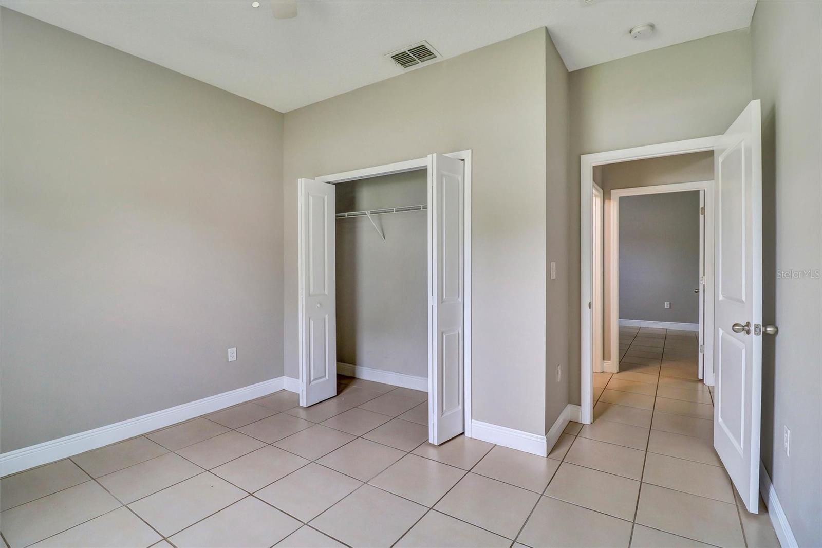 528 Finch Ln Property Photo 11