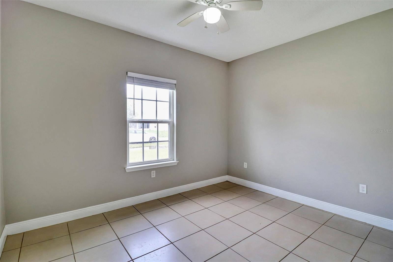 528 Finch Ln Property Photo 12
