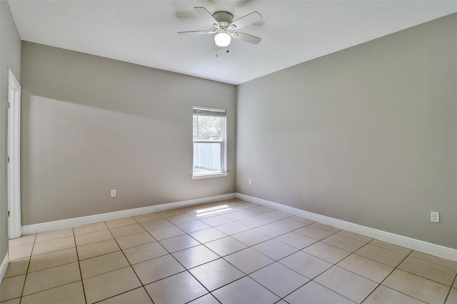 528 Finch Ln Property Photo 13