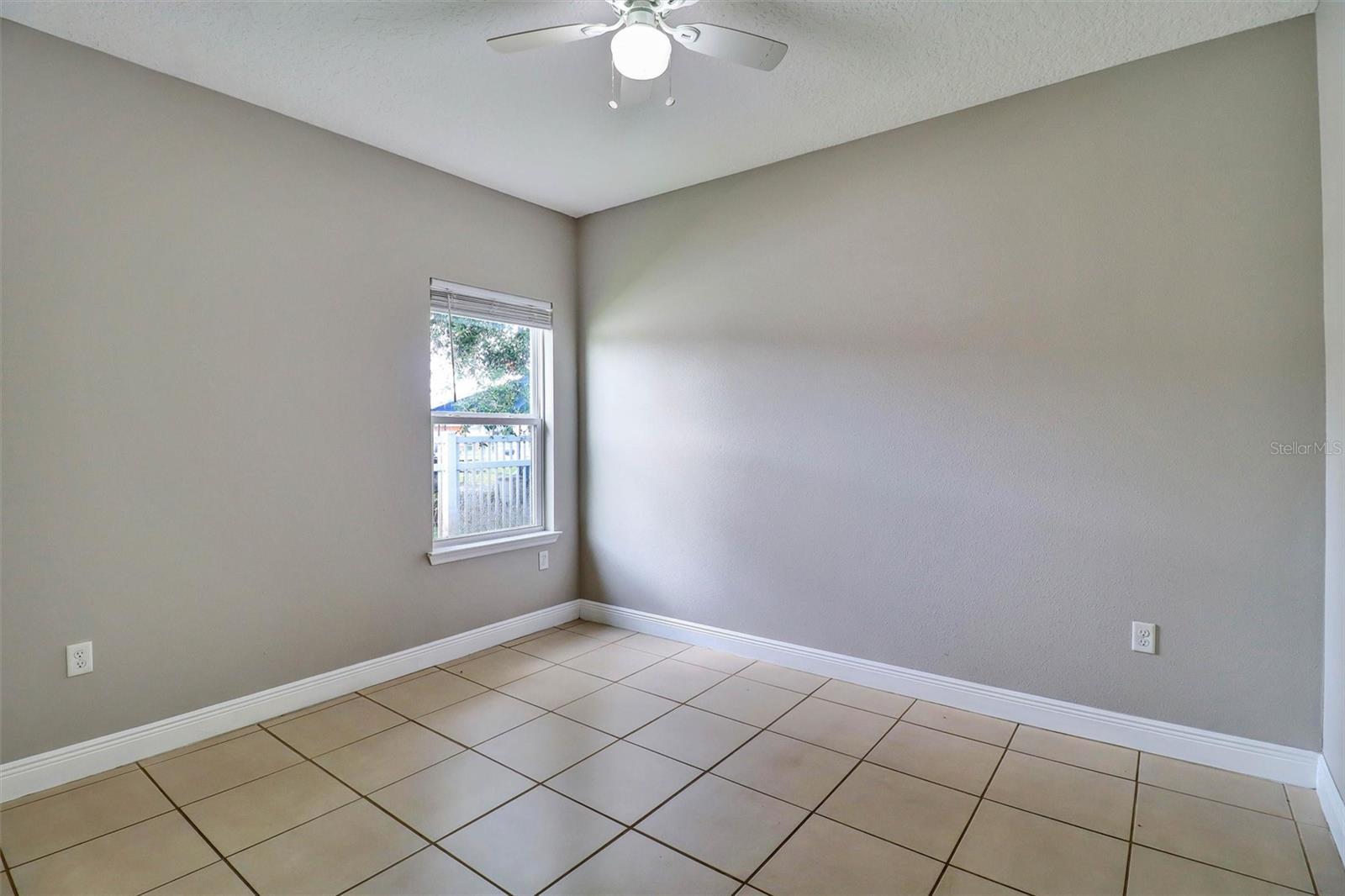 528 Finch Ln Property Photo 15