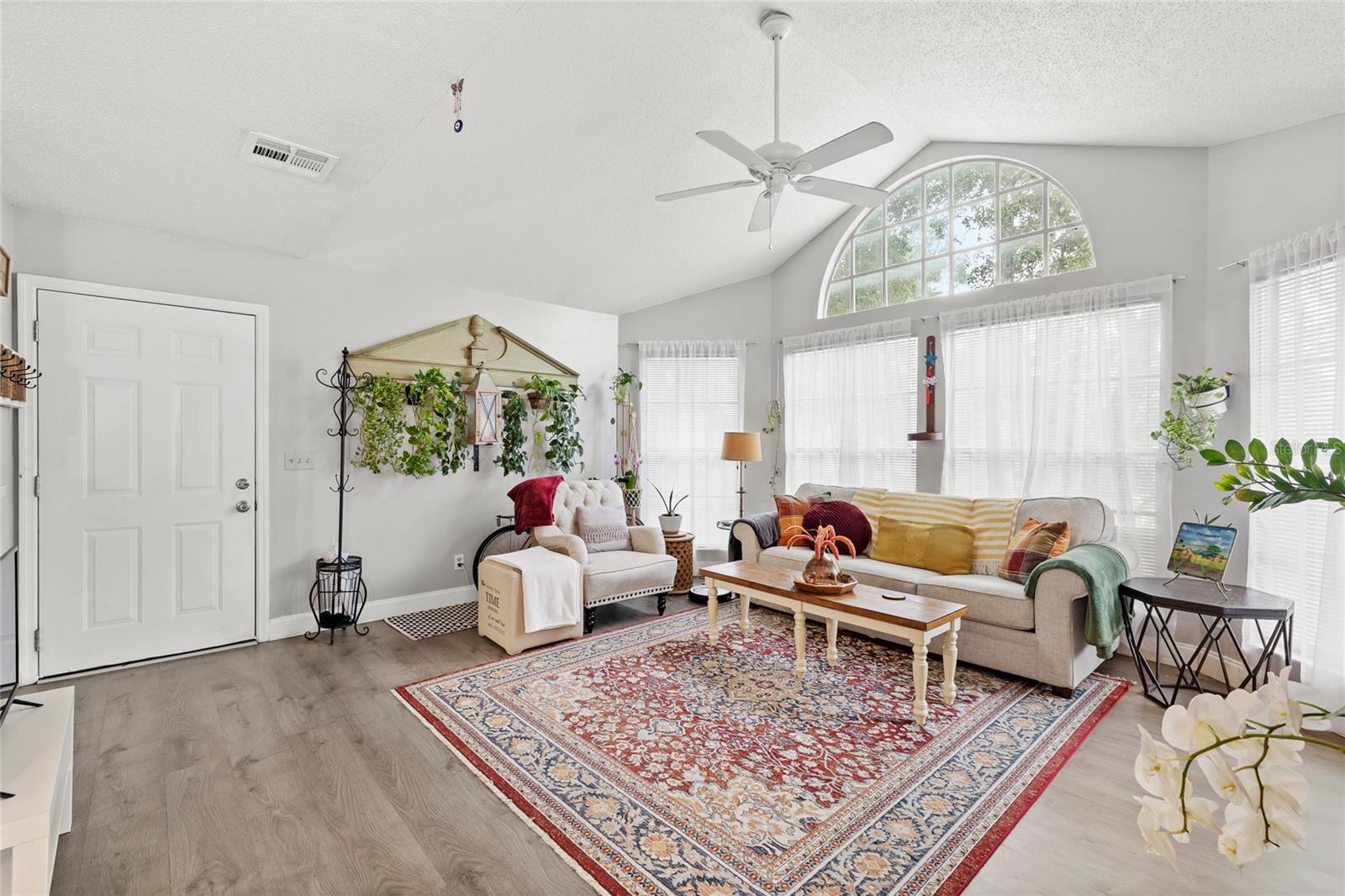 956 Forest Ridge Ct #206 Property Photo 2