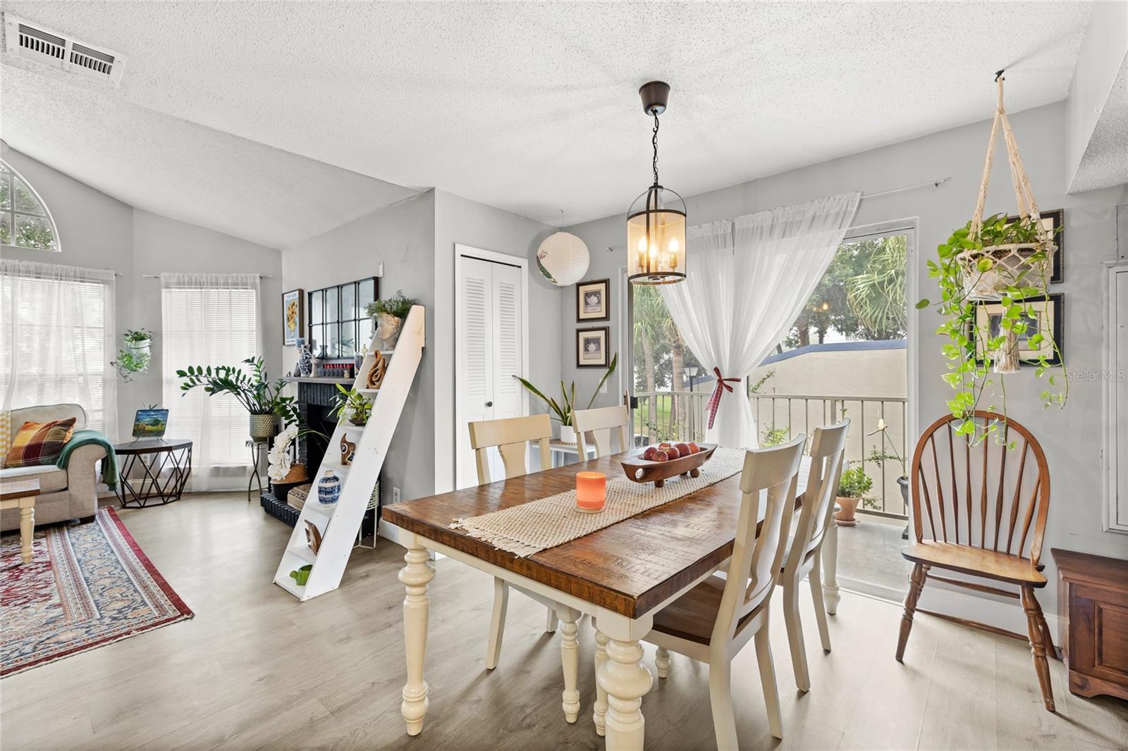 956 Forest Ridge Ct #206 Property Photo 5