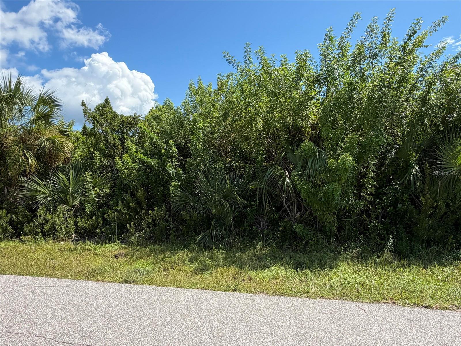 15209 Lakeland Cir Property Photo 3
