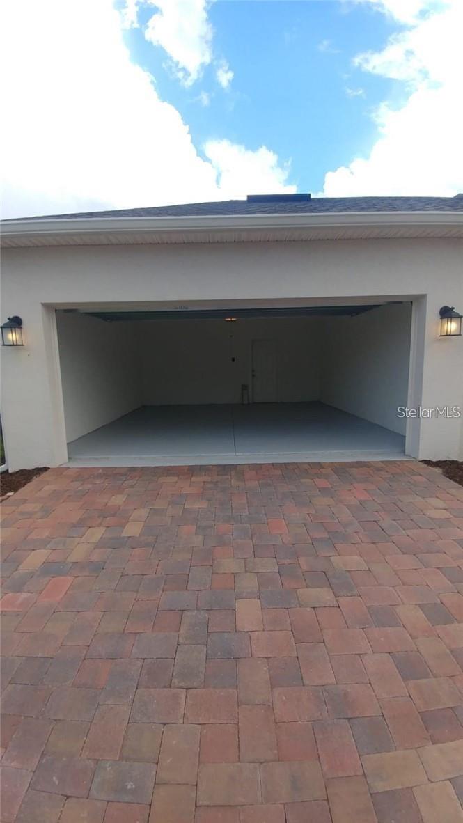 11761 Fiction Ave Property Photo 15
