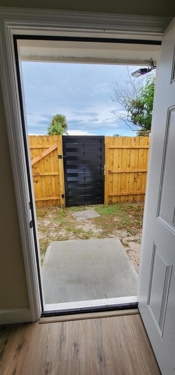 O6443932 Property Photo 2