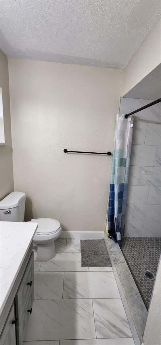 O6443932 Property Photo 5