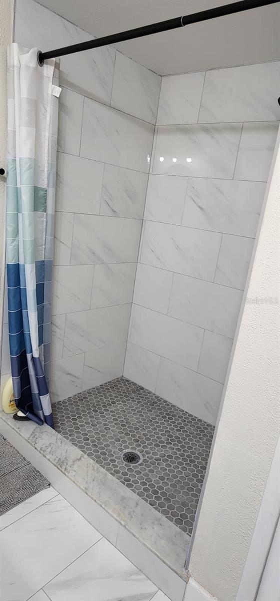 O6443932 Property Photo 6