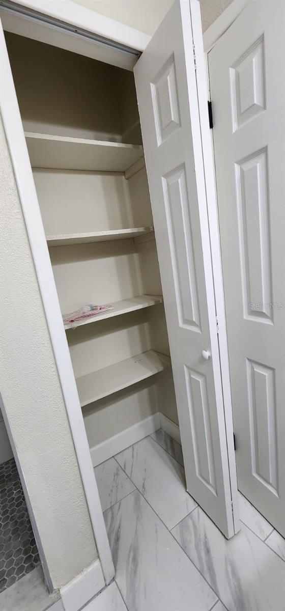 O6443932 Property Photo 7