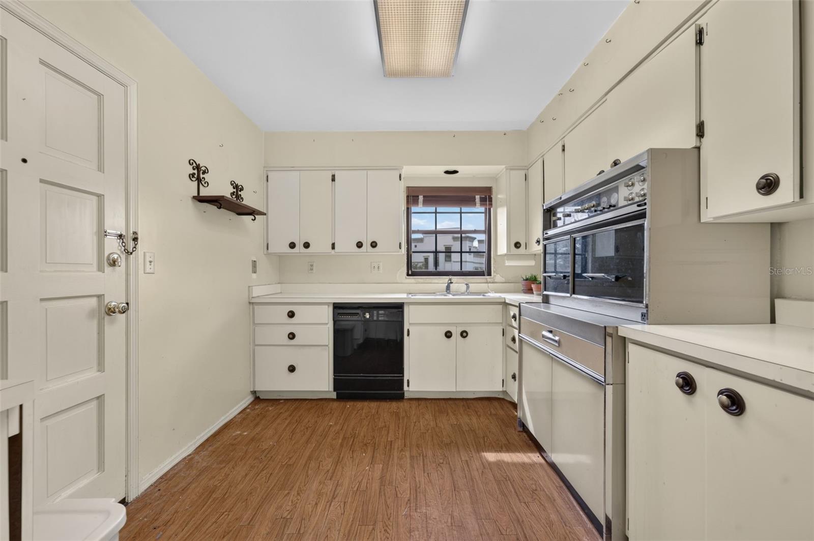 100 S Interlachen Ave #401 Property Photo 8