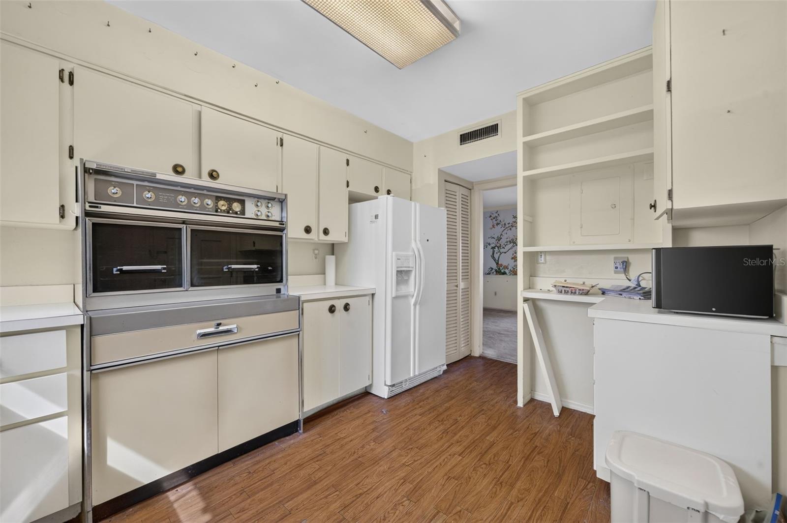 100 S Interlachen Ave #401 Property Photo 9