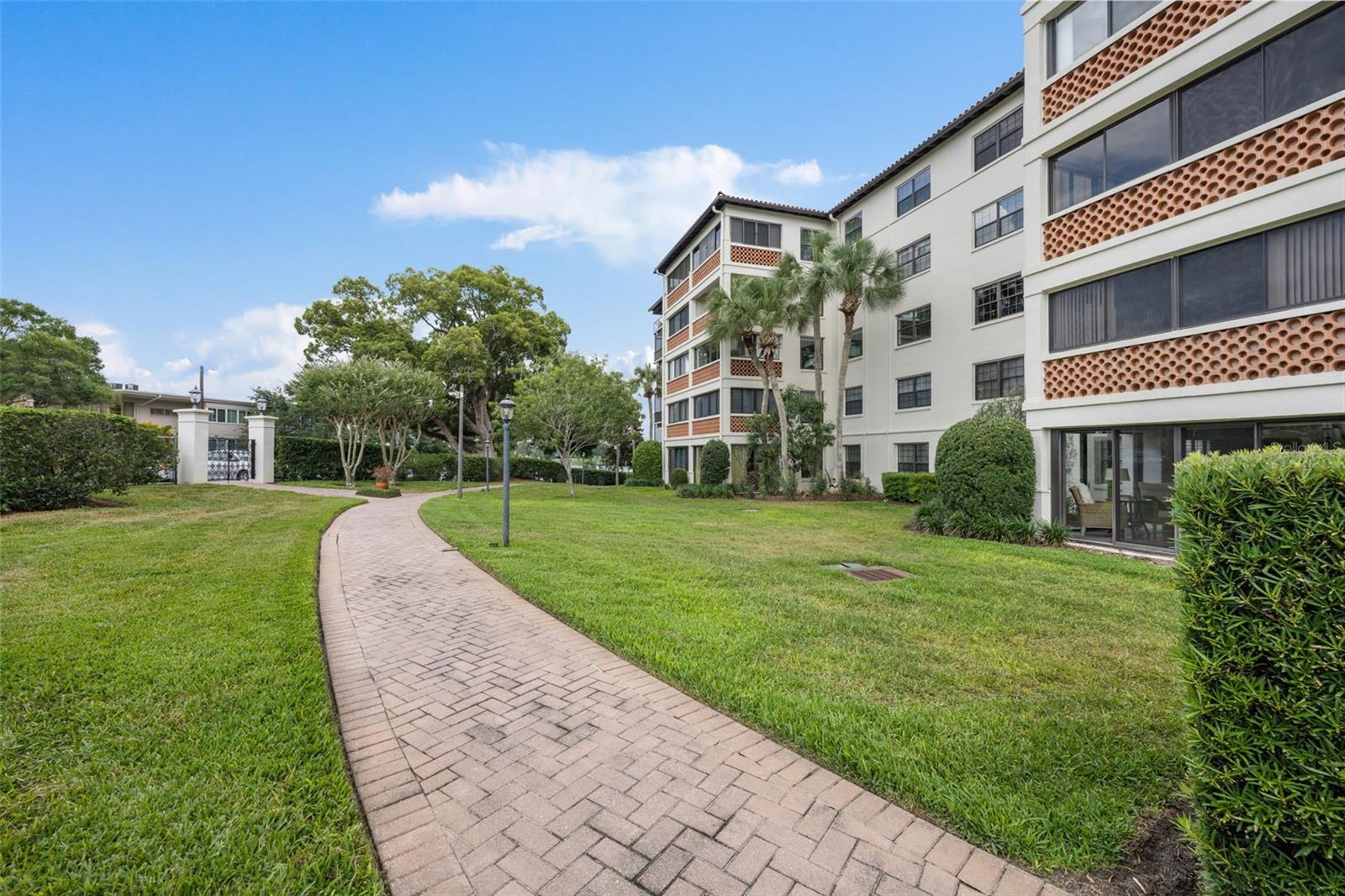 100 S Interlachen Ave #401 Property Photo 17