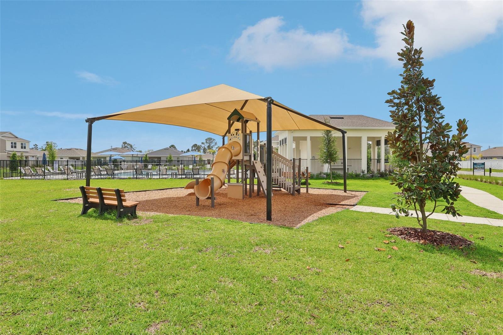 1816 Link Loop Property Photo 7