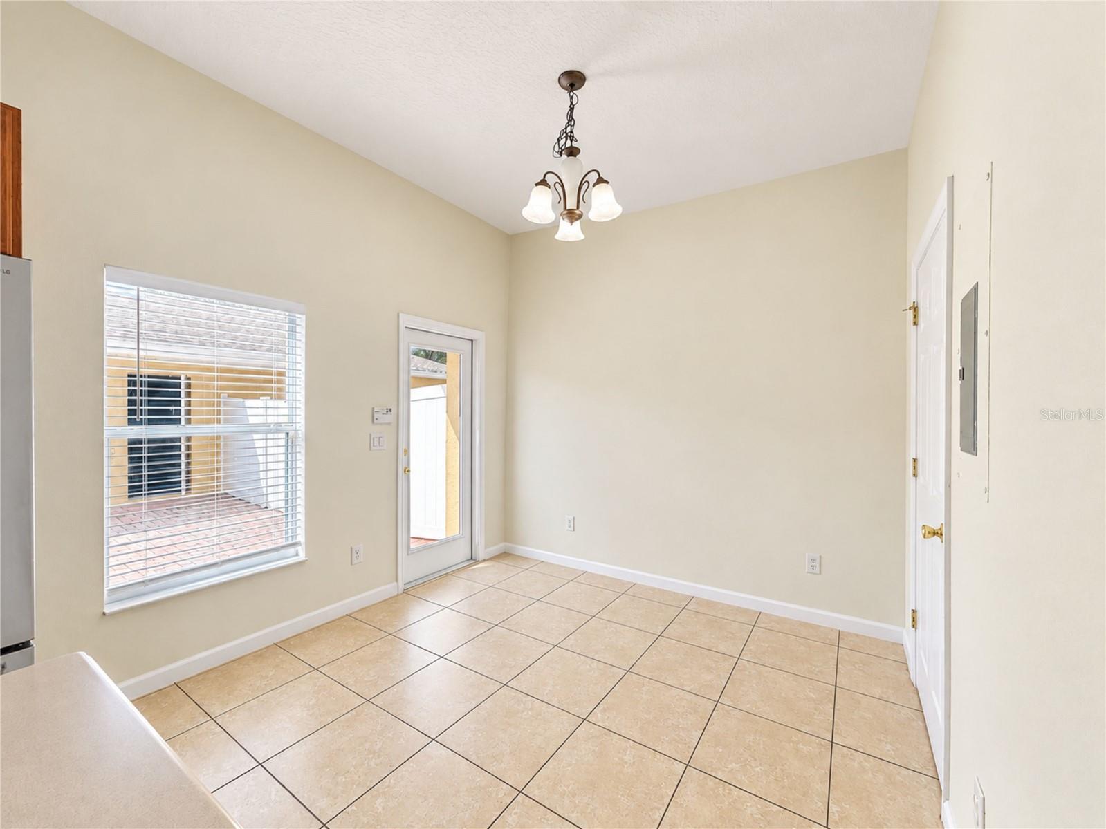 11838 Deer Path Way Property Photo 9