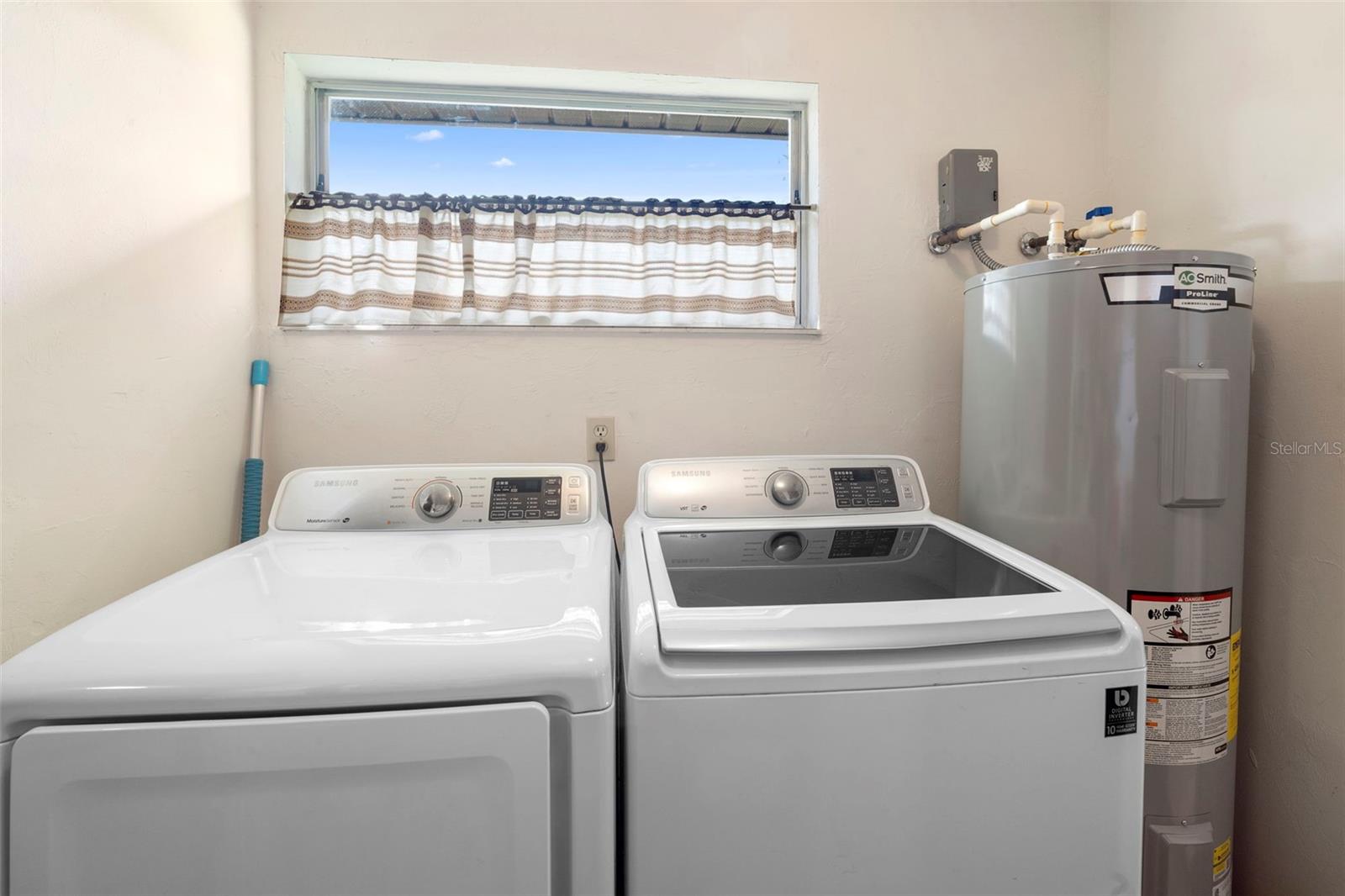 1051 Matterhorn St Property Photo 14