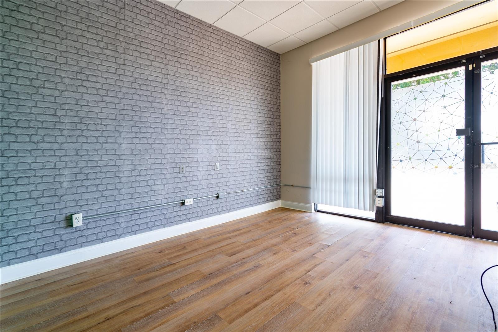O6444013 Property Photo 5