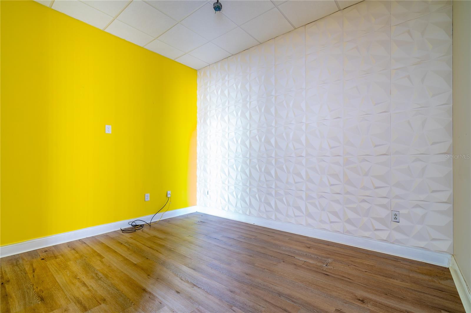 O6444013 Property Photo 6